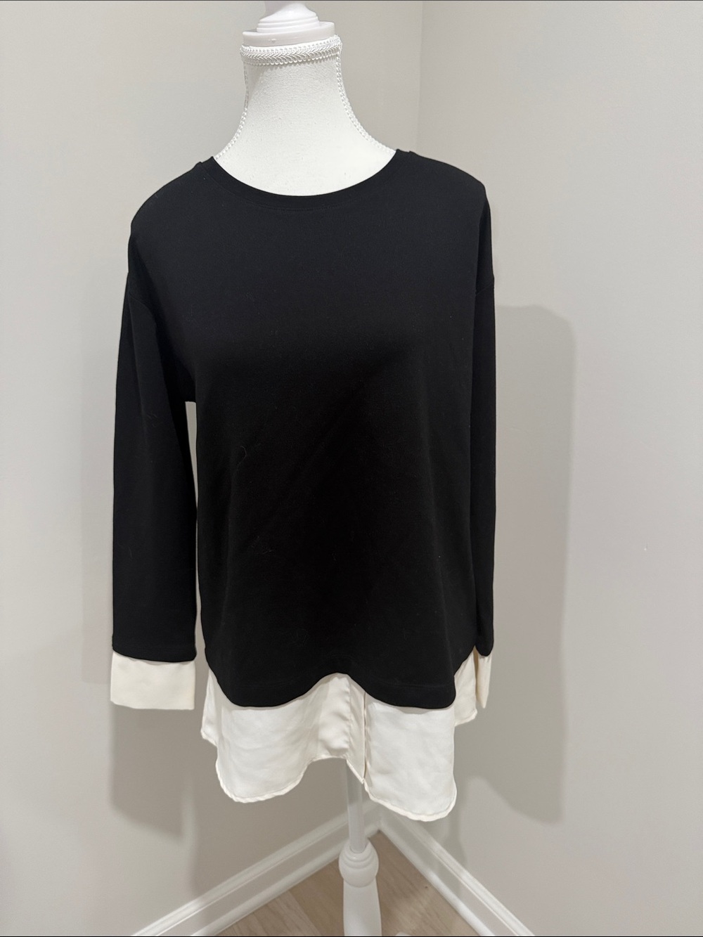 Ann Taylor Black Tunic Top with White Layered Hem Sz M